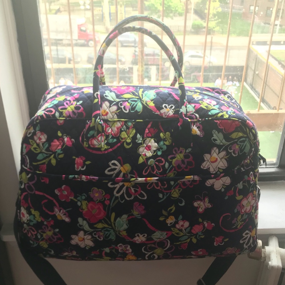 Like new Vera Bradley Grand Weekender Duffle Bag